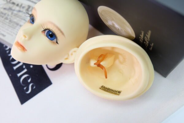 Dollmore / Lisa Head