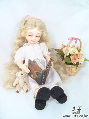 Luts / Mary (with extra sleeping head)